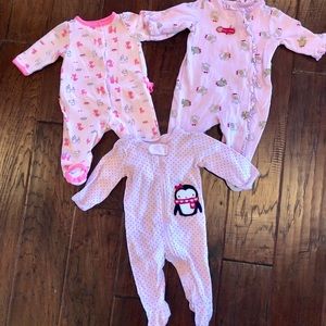 ‼️HOSTPICK‼️5/25‼️Set of Baby girl footed sleepers